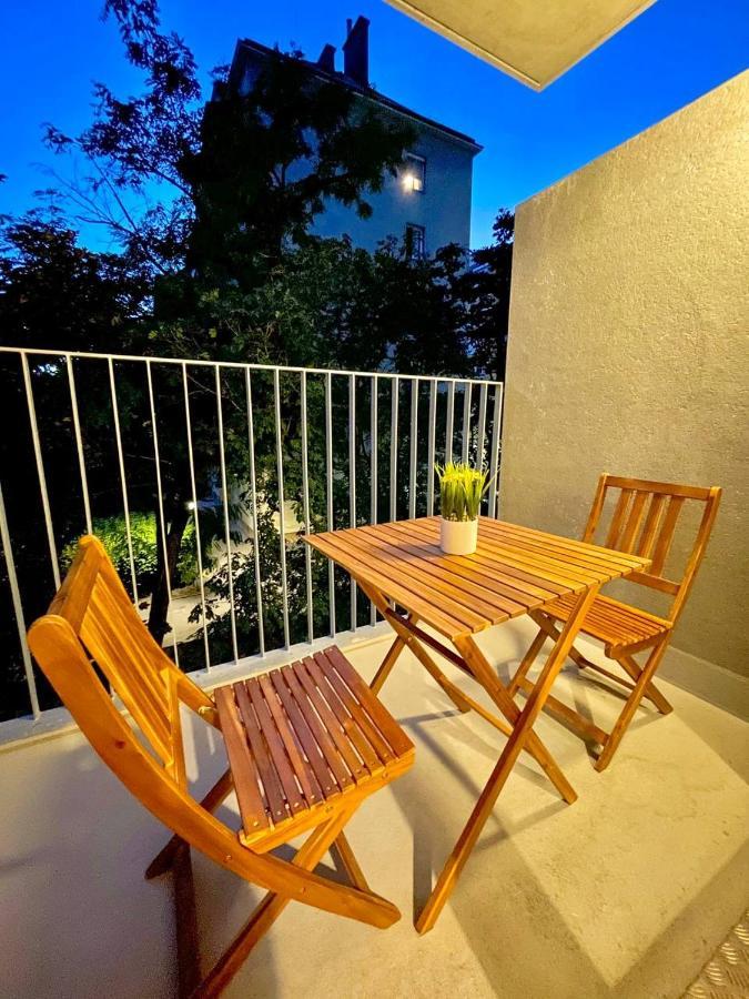 Muzeta11 - Modern Town Apartment With Balcony Vienna Exterior photo